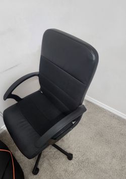 IKEA RENBERGET Swivel Desk Chair - Excellent Condition (6 Mos Old)