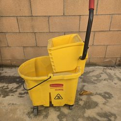 2 Rubbermaid Mop Buckets