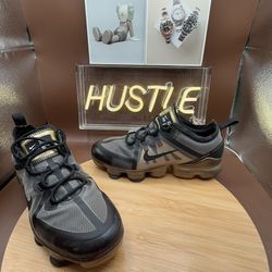 Nike Air VaporMax 2019 Black/Gold Youth Size 6.5Y
