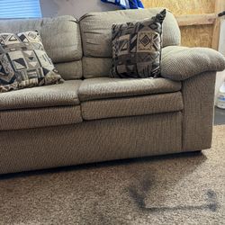 Love Seat 4 Sale Like New