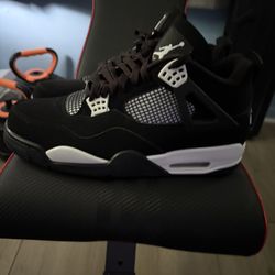 Air Jordan White Thunder 4's