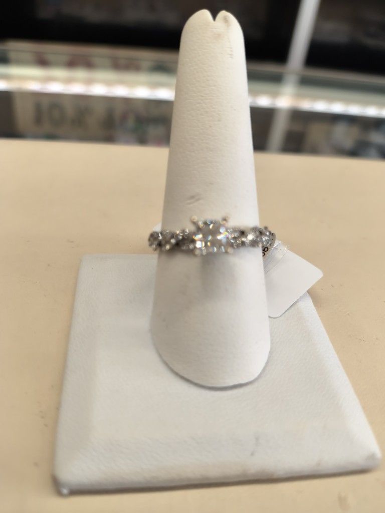 14k White Gold Diamond Ring 2.7 Grams Regular Price 1899 Sale Price 1899 Layaway Available 10% Dwon If You Interested Ask Maribel Thank You