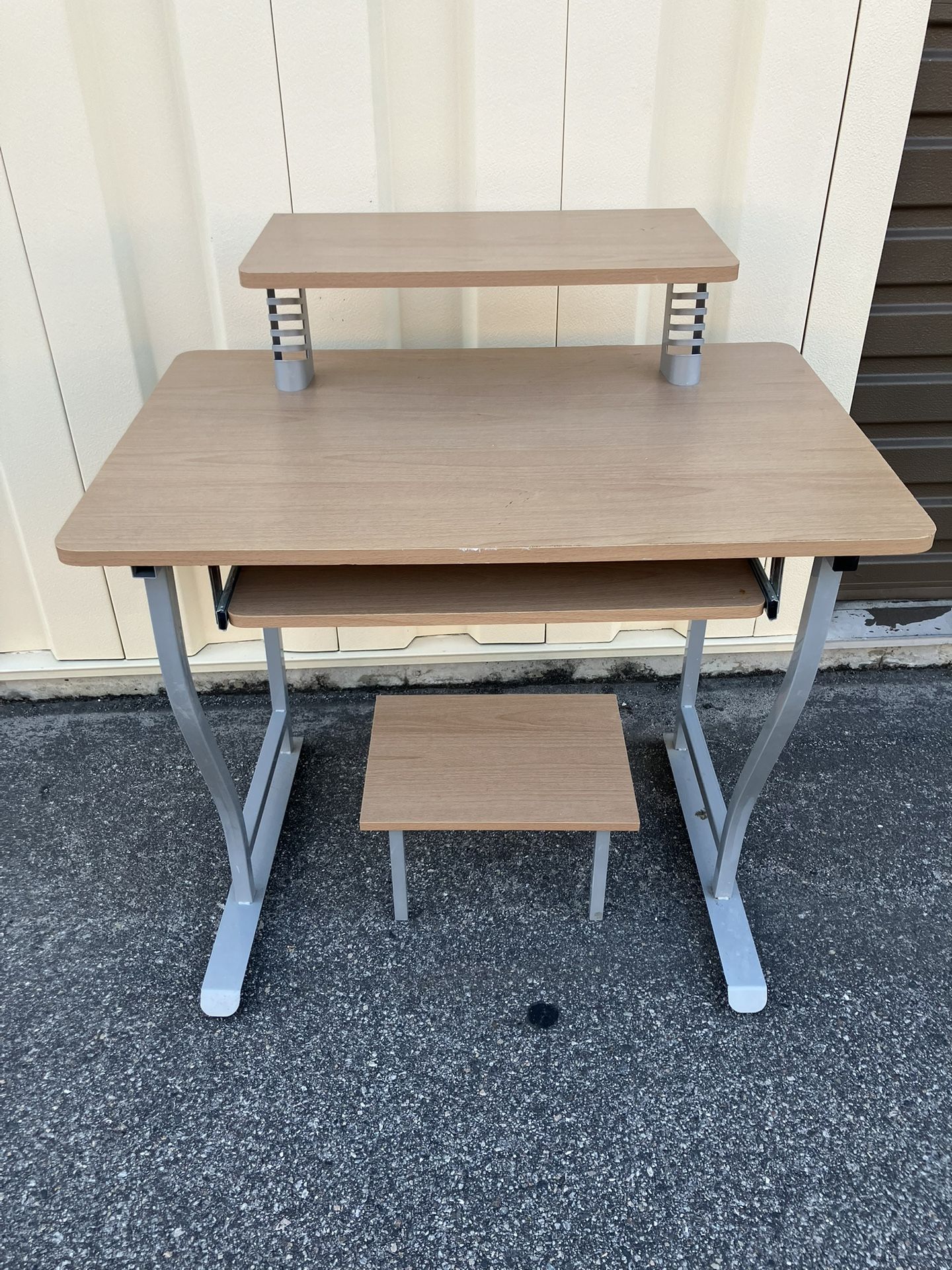Simple Modern Desk With Footrest 