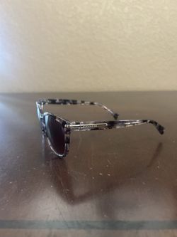 give offer/ Coach sun glasses