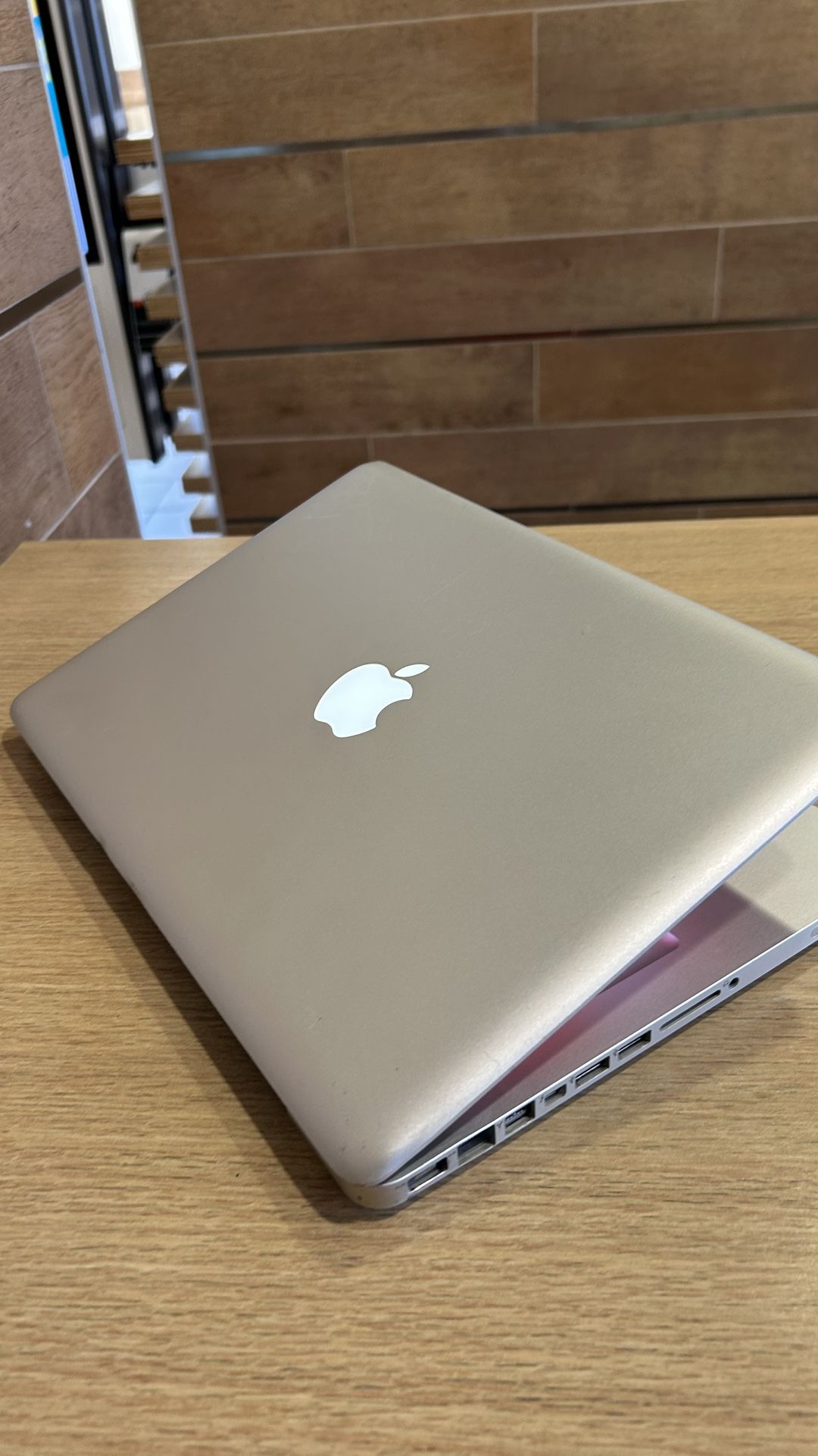 Apple MacBook Pro 13” I5/8GB/256GB SSD $140