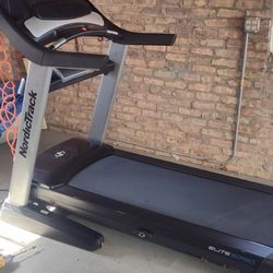 NORDICTRACK ELITE 5750 COMMERCIAL ( LIKE NEW & DELIVERY AVAILABLE TODAY)