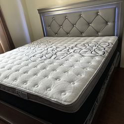 Queen Size Mattress Pillow Top New
