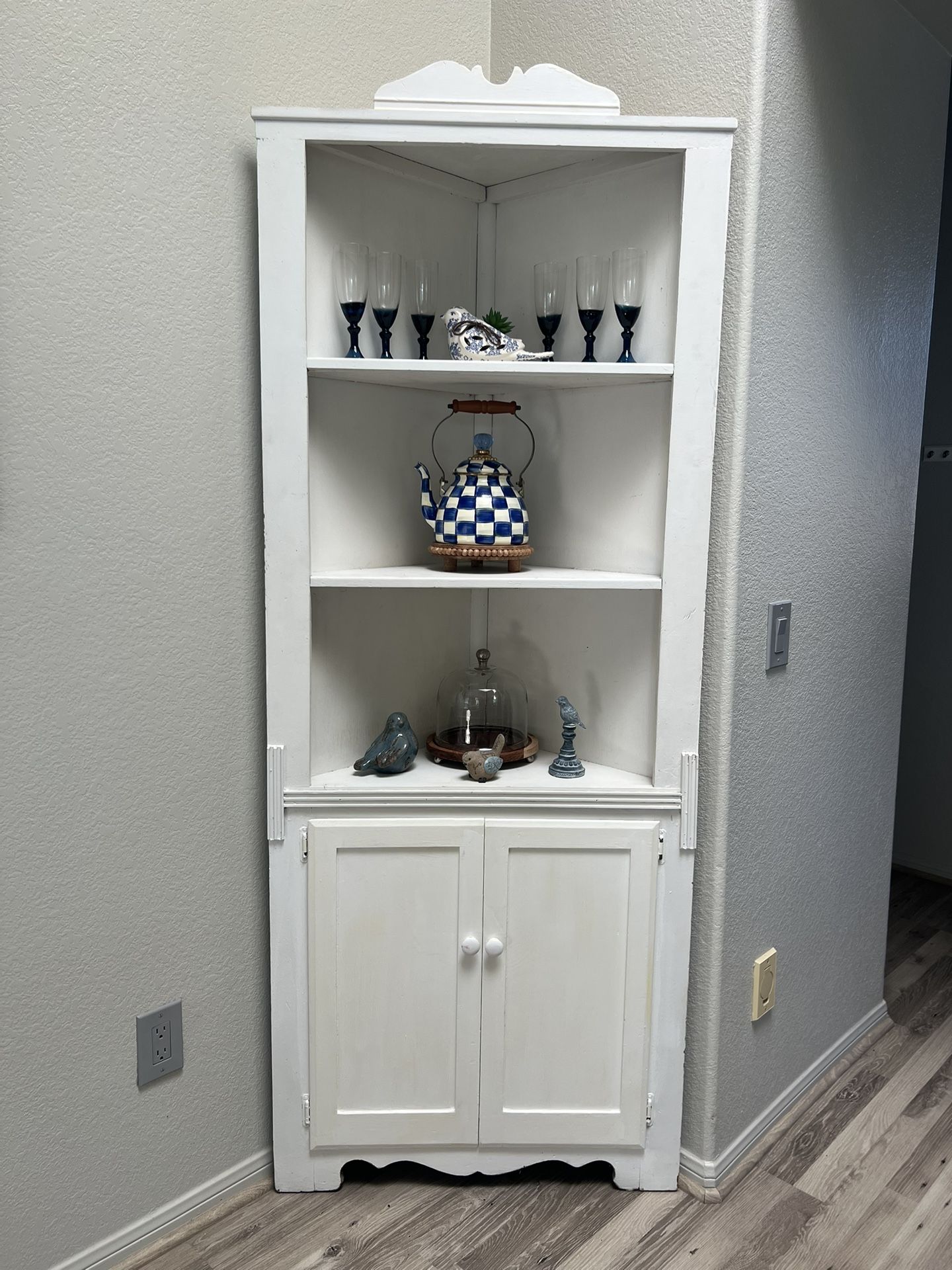 Corner Hutch / Shelf / Bookshelf