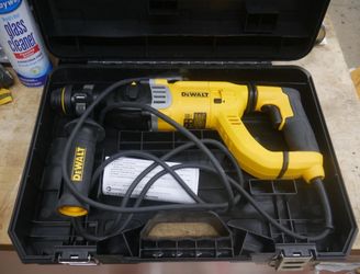 DEWALT ROTARY HAMMER CORDED D25263K WITH CASE NEW F(contact info removed)3