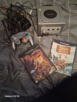 Nintendo GameCube Bundle – Silver Console + Spyro + Open Season + Memory Card