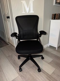 Black Mesh Office Chair with Armrests