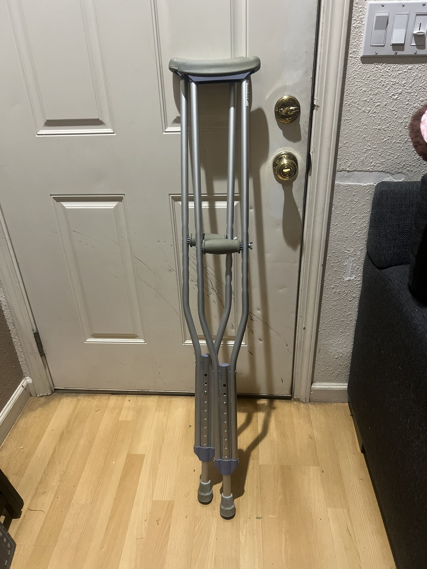 Crutches 
