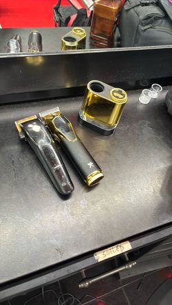 2 clippers and a charger set