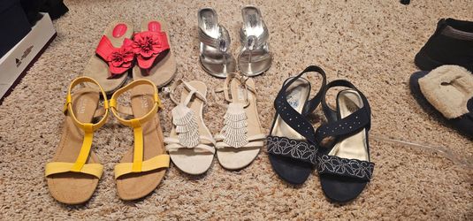 Womens Sandals size 8 brand new/ slightly worn