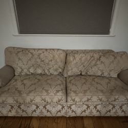Free Vintage Floral Couch 