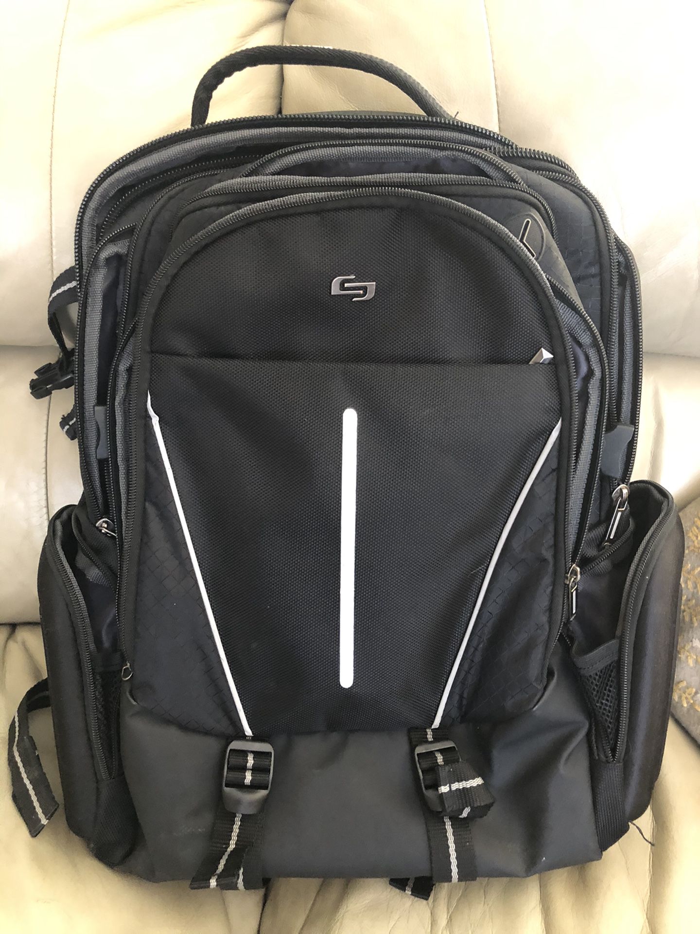 Solo laptop backpack - barely used