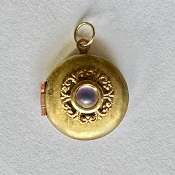 🟠 Gorgeous gold tone, vintage reworked circle locket pendant with iridescent glass drop center