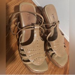 Two Lips Galena Women's Neutral Tan Strappy Sandals size 7