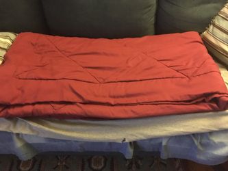 3 Pieces Queen Quilt Set. Washable. Excellent Condition.