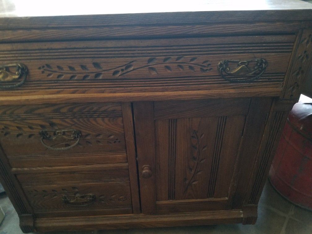 ANTIQUE OAK GREAT CONDITION