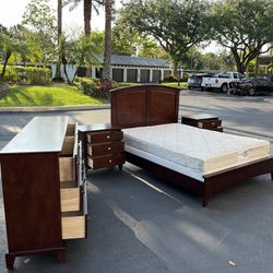 BEAUTIFUL SET QUEEN W BOX + MATTRESS / DRESSER & TWO NIGHTSTAND - REAL WOOD - BY MALAYSIA FURNITURE - EXCELLENT CONDITION - Delivery Available