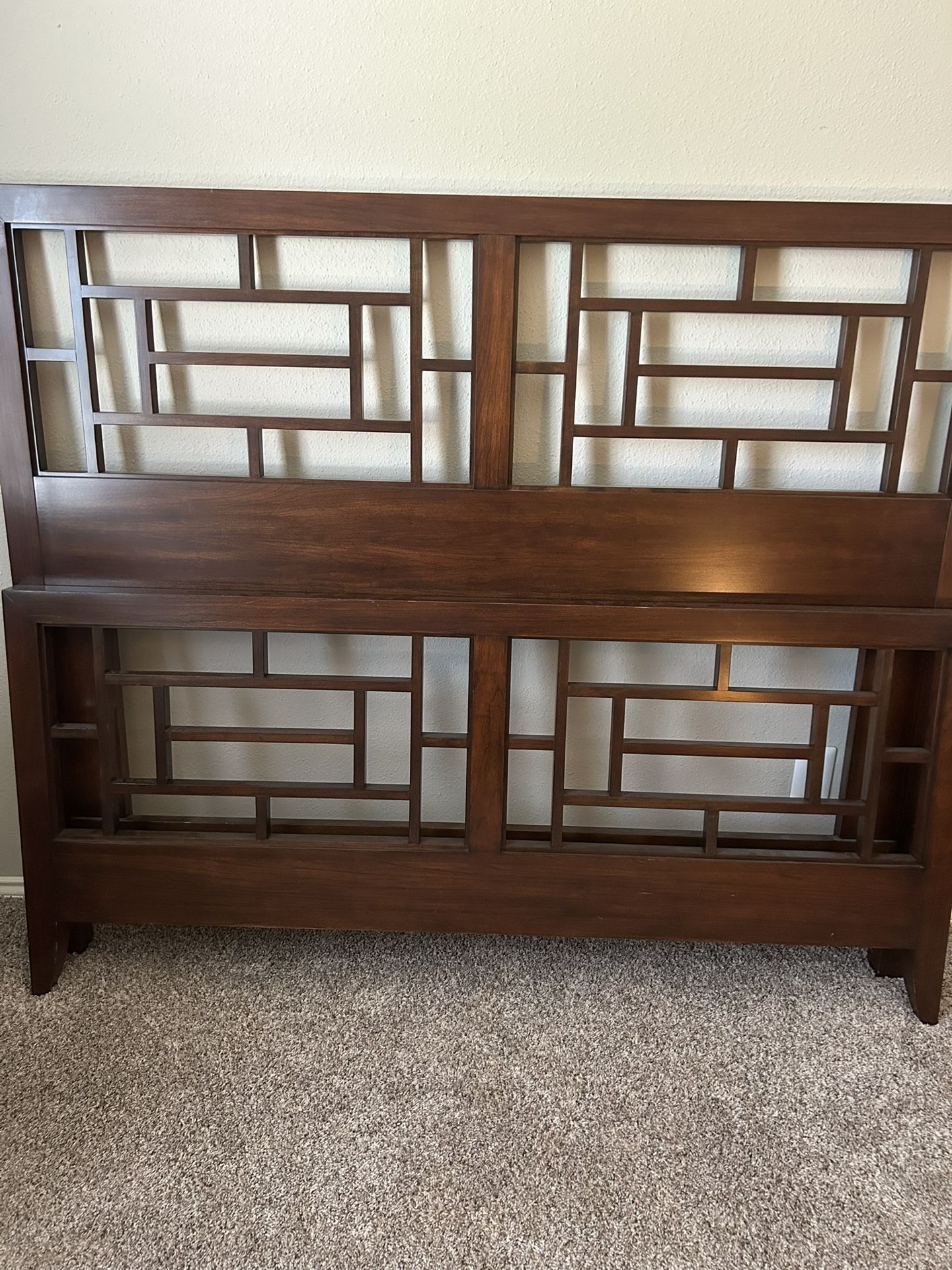 Henkel Harris Mahogany Wood Queen Panel Bed