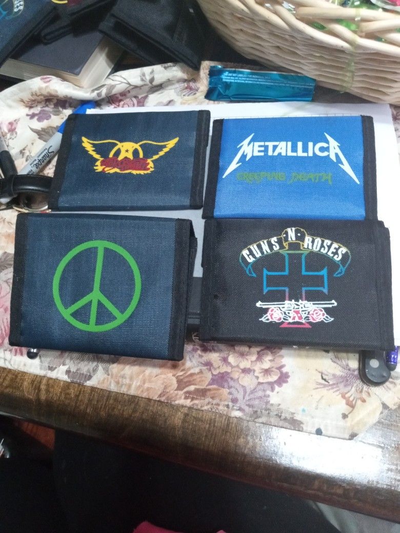 Vinyl Wallets Many Styles And Colors