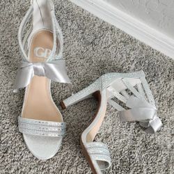 ✅️ Gianni Bini Silver 4" Rhinestone Heels• Size 7• New Condition• $30firm