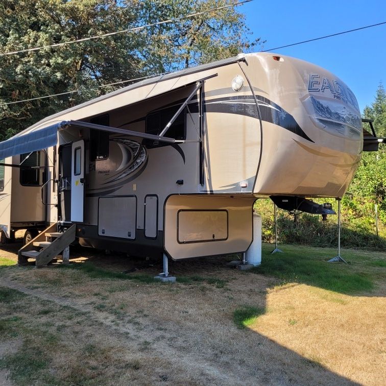 *Trade*  2013 Jayco 5th Wheel 