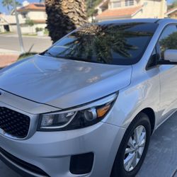 2017 KIA Sedona