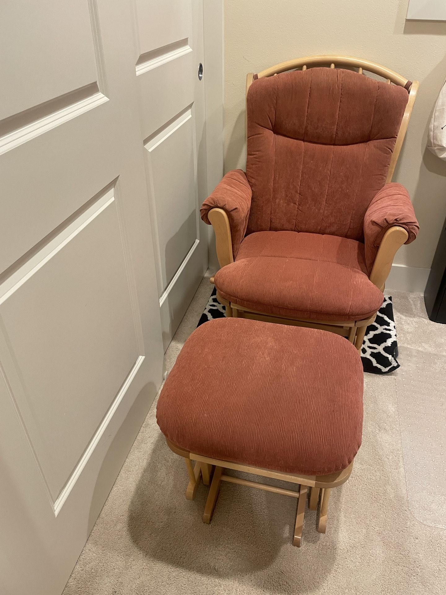 Dutailier Glider With Ottoman