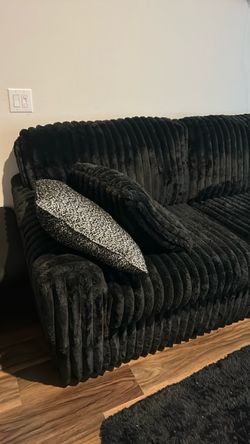 LIKE NEW BLACK SOFT COUCH SECTIONAL