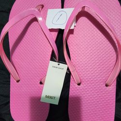 Women's Assorted Flip Flops Size 10