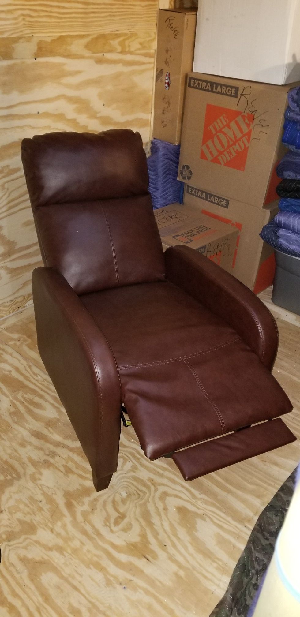Brown recliner LIKE NEW