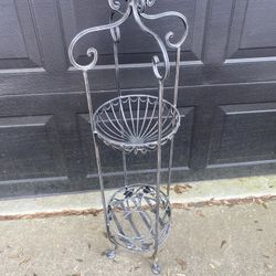 WROUGHT IRON PLANTER STAND