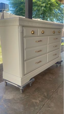 XL dresser with 7 drawers
