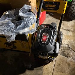 Dewalt 3300 PSI 2.4 GPM Cold Water Gas Pressure Washer with HONDA GCV200 Engine