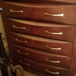 6 Drawer Dresser Good Condition 