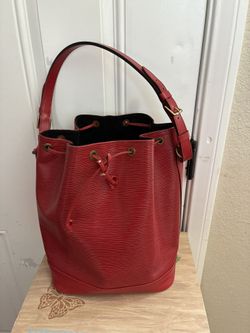LOUIS VUITTON EPI LEATHER shoulder Bag