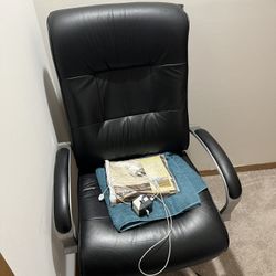Large black office Chair