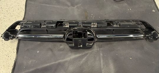 2020-22 Toyota 4Runner Front Upper Grille Assembly Genuine OEM 53101-35100