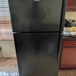 Whirlpool Top-Freezer Refrigerator – Black