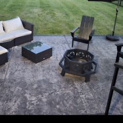 Patio Set / Adirondack Chairs/ Firepit