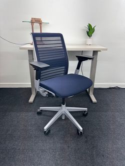 LIKE NEW STEELCASE THINK V2, SILVER FRAME, NAVY BLUE FABRIC, FULLY LOADED WITH LUMBAR SUPPORT!