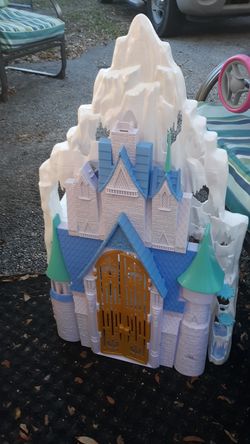 Frozen ice castle doll house