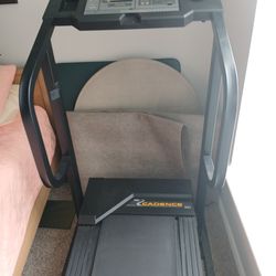 WESLI CADENCE TREADMILL.  GREAT CONDITION!!! ORIGINALLY 2800.