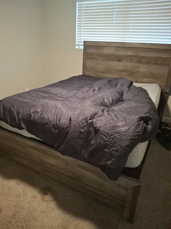 QUEEN Bed Frame QUEEN size