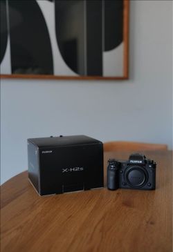 Fujifilm X-H2S Body & Lenses (read description)