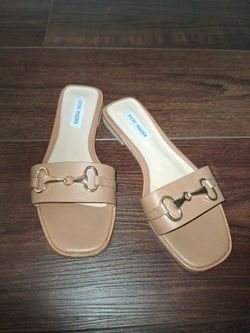 STEVE MADDEN GOLD HORSEBIT BUCKLE DESIGN  $20