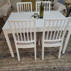 COMEDOR IKEA 4 SILLAS  SE  EXTIENDE  PARA 6 